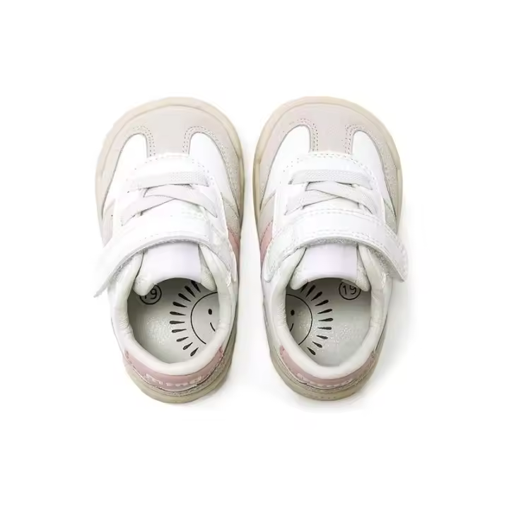 Mustang - Deportiva Free Baby para Niña - Blanco con Detalles Rosa y Gris - Desarrollo Natural del Pie - 1