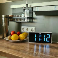 Radio Reloj Despertador Digital Portátil, Radio FM, Pantalla LED Blanca Jumbo, Brillo 5 niveles, Alarma doble con Repetición, Batería de Respaldo, Negro - details 6