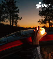 Dcolor - Baliza de emergencia V16 para coche homologada DGT, Pila 9V incluida - details 0