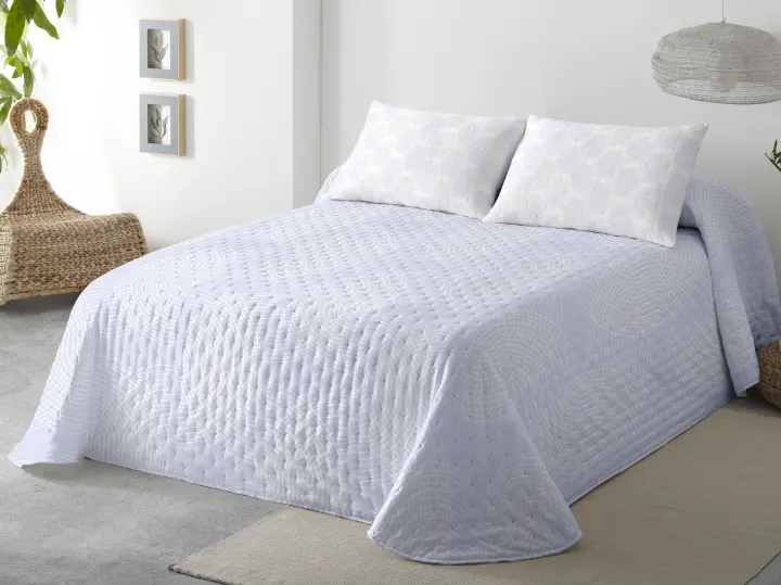 Plusdescanso- Colcha de Microfibra Reversible Naia Cielo con funda/s de almohada - Tacto muy suave y agradable. Elegancia para tu cama al mejor precio. Hipoalergénica y termosellada. - 1