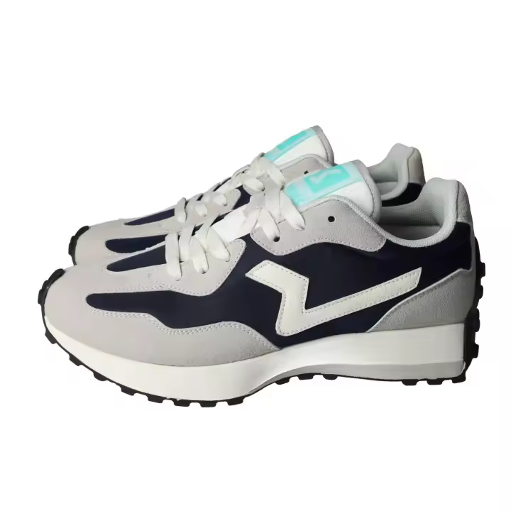 Deportivos marca PAREDES para hombre en color azul marino. Zapatillas deportivas Paredes Berzosa para hombre, ligeras y transpirables, suela con agarre resistente - 1