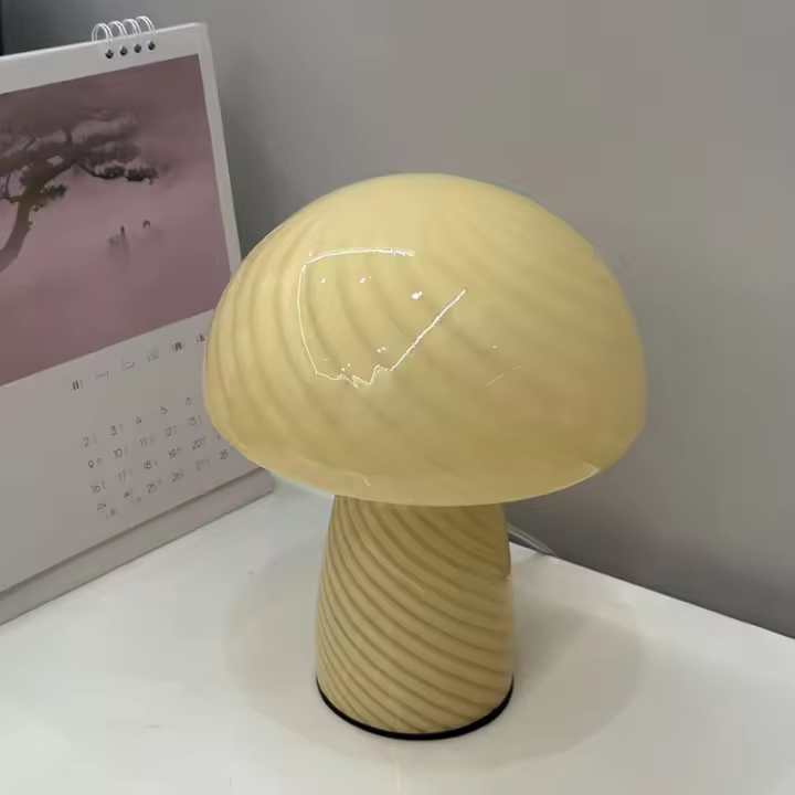 SOMY Lámpara de Mesa Moderna de Vidrio con Forma de Seta, lámpara de Mesa LED, decoración de luz Nocturna para Dormitorio, lámpara de Banco de Trabajo Amarilla [Clase energética A] - 1