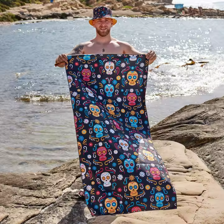 Toalla Microfibra,Toalla de gimnasio y fitness o uso en playa, 70 X 140 cm, Ligera y Secado rápido, Toalla de Baño con diseño original "Catrinas" - 1