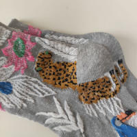 Calcetines Casuales Para Mujer 5 Pares Estilo Callejero Con Dibujos De Animales Y Flores Comodidad Invierno Otoño Calcetines Para El Hogar - details 9