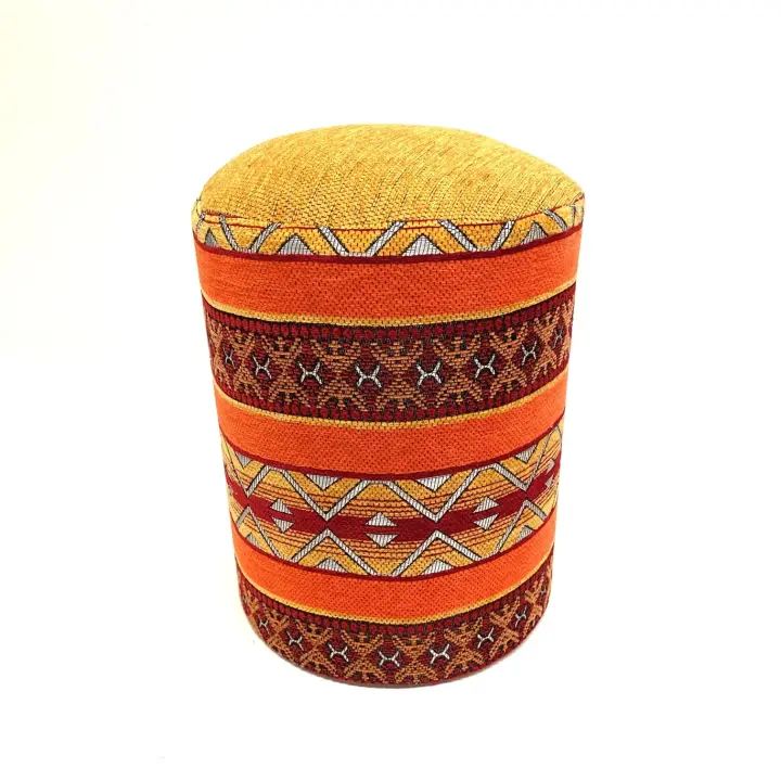 Taburete bereber de madera tapizado con motivos étnicos - 1