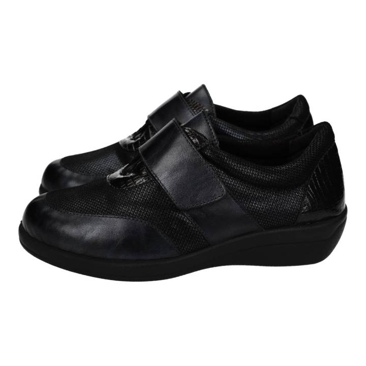 Zapatos Mocasín marca DOCTOR CUTILLAS para mujer en color antracita. Zapatos Doctor Cutillas de mujer, estilo mocasín en piel negra, cómodos y hechos en España.