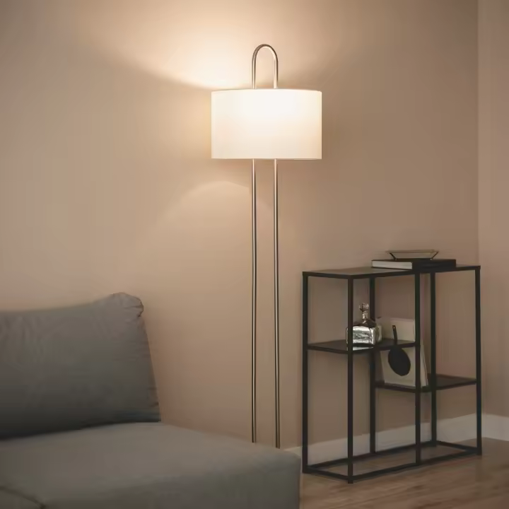 LEDKIA LIGHTING - Lámpara de Pie Duque | Metal y Tela | Elegante y Versátil | Ideal para Sala, Dormitorio u Oficina | Apta para Bombilla E27, Blanco, Metal - 1