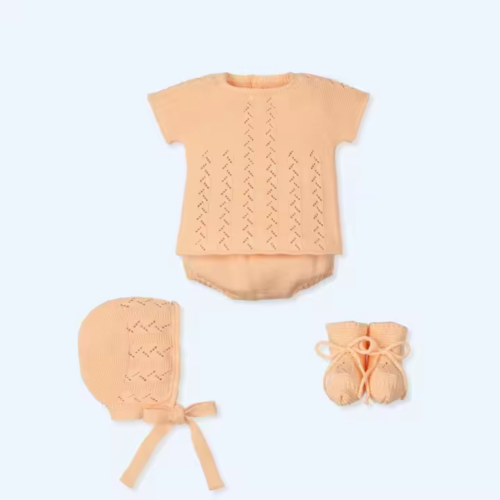 Traje 4P Corto M/C, culotte de punto, capota y patucos SHOWY MAC ILUSION M9633 Mac Ilusion Ropa Bebé Niña Ropa Bebé Niño Conjuntos con Pololo Conjuntos Braguita Conjuntos Braguita y Faldita Prematuros Ropa Recién Nacido Primavera-Verano 2025 - 1
