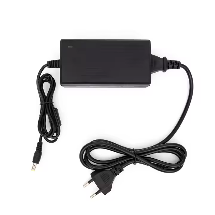Ledkia Fuente de Alimentación 24V DC 60W 2.5A con Enchufe - 1