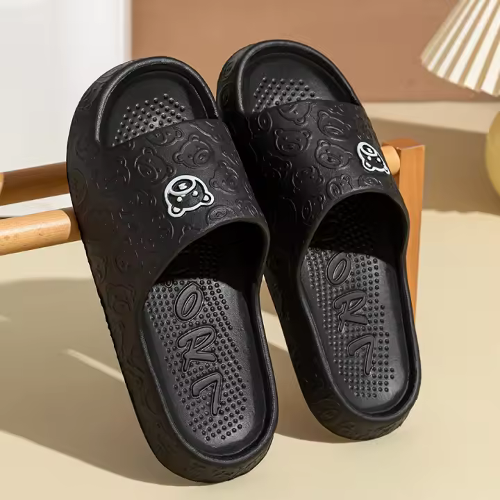 Sandalias De Verano Para Hombres Con Estampado De Oso Pequeño Antideslizantes No Llenan El Piso Suaves Para Mujeres Ideal Para Dormitorio Y Baño Parejas - 1