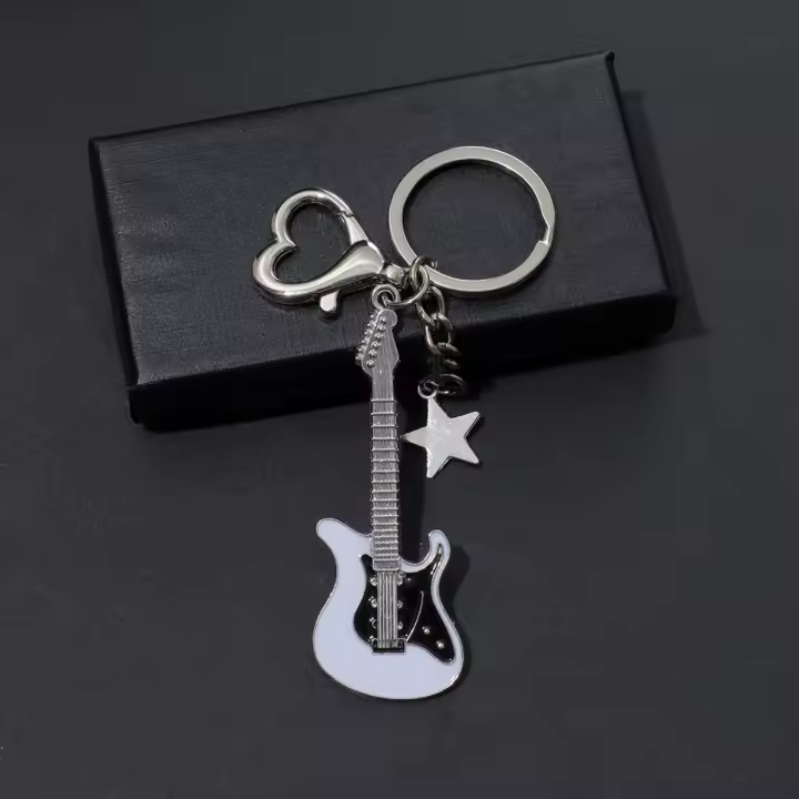 Llavero De Guitarra Clásica Para Hombres Y Mujeres Diseño Único Llavero De Coche Colgante De Instrumentos Musicales Regalo Ideal - 1