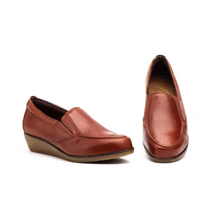 Mº5060 Cuero  Hecho en España Zapatos Mujer Piel Cuero Numeración: 35-41 Marca: JAM Estos mocasines de tono coñac son la definición de funcionalidad y estilo. Con un corte superior de piel genuina, forro textil para una comodidad transpirable - 1