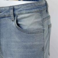 Pantalones vaqueros retro ajustados blancos rotos para hombre, un fenómeno de lujo. - details 15