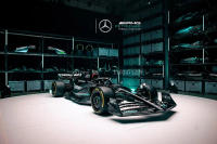 Bburago 1:24 Mercedes-AMG Team W14 44# Hamilton 63# Russell Fórmula 1 Coche De Juguete De Aleación Modelo De Cera Para Coleccionistas - details 0