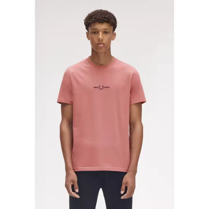 FRED PERRY - Camiseta bordada de hombre color rosa masilla de Fred Perry - 1
