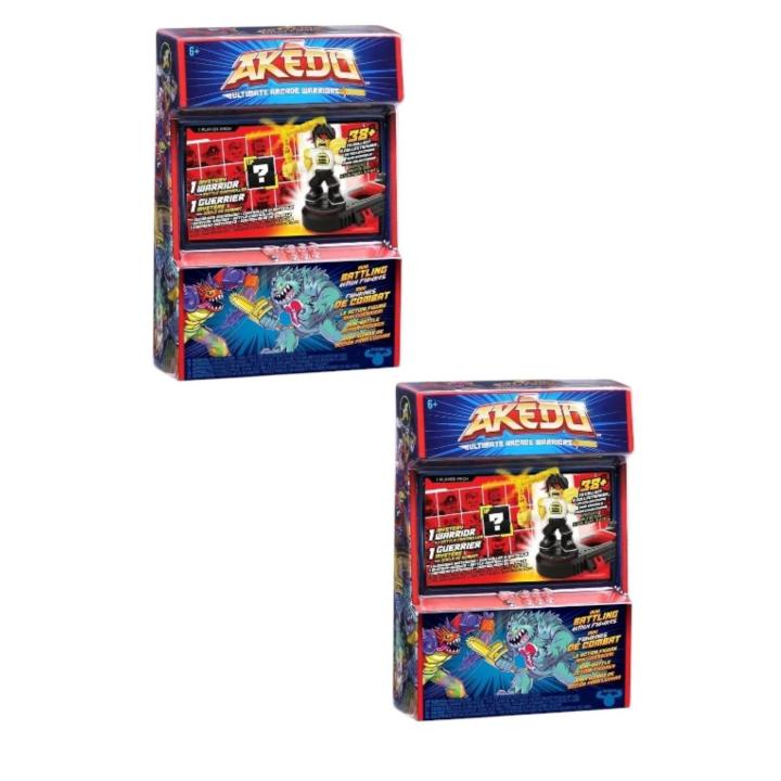 FAMOSA - PACK de 2 AKEDO  - Ultimate Arcade Warriors -  Cada uno incluye un guerrero y un mando para luchar - Modelos aleatorios - Coleccionables - Para mayores de 6 años