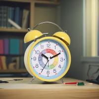 Reloj De Alarma Pequeño Para Estudiantes 3 Pulgadas Decoración De Habitación Y Hogar Estilo Moderno Metal Quartz - details 1