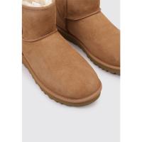 UGG CLASSIC MINI  Bota Plana Hombre Cuero - details 1