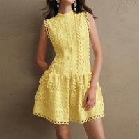 Vestido Mini De Encaje Con Agujeros Huecos Para Mujer Cuello Erguido Sin Mangas Cintura Alta Spliced Botones Estilo Vintage - details 19