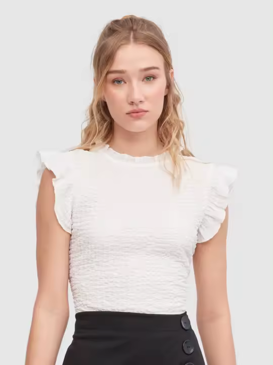 Añade un toque juguetón a tu look con este top de volantes con espalda cut out INSIDE - 1