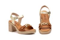 FX-2579 Platino Hecho en España Sandalias Mujer Piel Platino Tacón Hebilla Numeración: 35-41 Marca: JAM Sandalias de tacón en tonos marrón y dorado, con un diseño sofisticado y detalles trenzados en la parte delantera. Fabricadas en piel - details 0