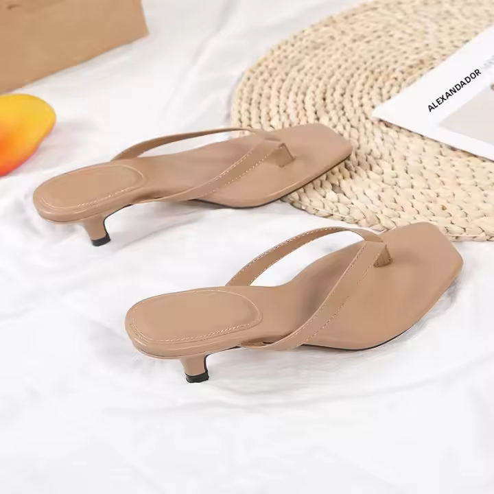 Nuevos Zapatos Para Mujer Estilo Europeo Y Americano Cuadrado Cabeza Cómodo Tacón Alto Moda Sandalias Playa Confortables - 1