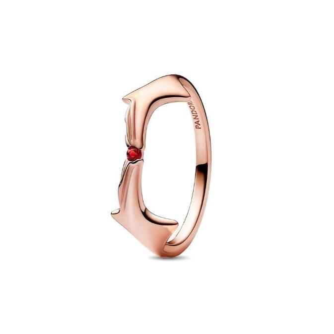 PANDORA Marvel Anillo con diseño de la Bruja Escarlata chapado en oro rosa de 14 quilates con cristal rojo salsa，Viene con embalaje de caja de regalo original.