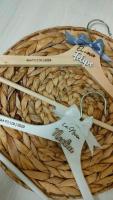 Pack de 2 perchas madera para novios | perchas de madera para bodas | regalo de bodas para novios | perchas para boda | Lulamuk - details 0
