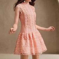 Vestido Mini De Encaje Con Agujeros Huecos Para Mujer Cuello Erguido Sin Mangas Cintura Alta Spliced Botones Estilo Vintage - details 23