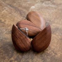Caja de anillo de madera de nogal corazón propuesta compromiso boda joyería caja de madera para Ca - details 3