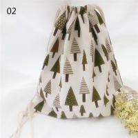 Bolsa De Regalo Hecha a Mano Con Diseño De Árbol De Navidad Y Girasoles Blancos De Algodón Y Lino Original Y Fresca Con Cierre De Cordón - details 1
