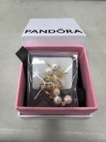 PANDORA Essence Pendientes chapados en oro de 14 Quilates con Perlas Blancas cultivadas de Agua Dulce tratada, Viene con un completo embalaje de Caja de regalo. - details 0