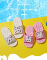 Nuevos Pantuflas Para Mujer Verano Uso Exterior Con Bajo Y Plano Para Interiores Baño Diseño Cartoon Pequeño Y Bonito Pantuflas Para Padres E Hijos - details 0
