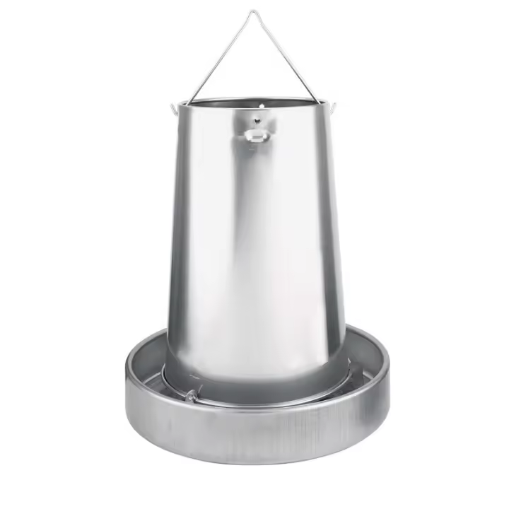 Tolva Metálica Galvanizada 10 kg Tolva para gallinas elaborada totalmente de chapa galvanizada con asa para colgar y facilitar el transporte del alimento. Dispone de tres diferentes alturas para regular la salida del pienso. - 1