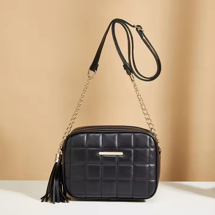Bolso de hombre de cuero PU para Mujer, with Borla bandolera acolchada, a Cuadros, color Negro - 1
