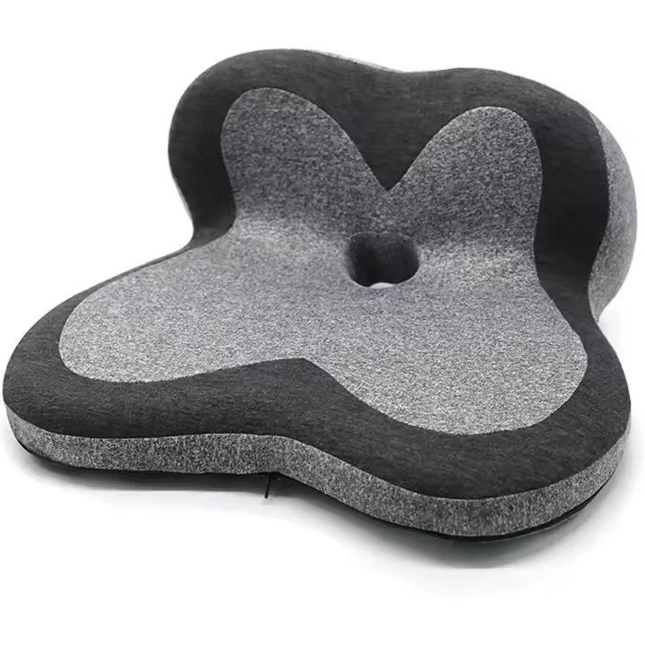 Cojín de espuma viscoelástica para asiento, cojín para silla de oficina que envuelve completamente las caderas, cojín para silla de escritorio, cojín para aliviar el dolor de coxis, cómodo asiento antideslizante (C 47 x 35 x 5 cm) - 1