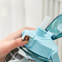 Botella Deportiva De 2 Litros Con Tapa Y Taza Para Hombres Y Mujeres Botella De Agua Para Fitness Con Marca De Tiempo Resistente Al Microondas Ecológica - details 6