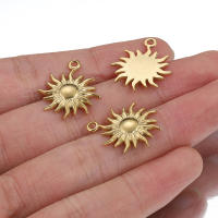 5pcs Encantos Del Sol Vintage En Color Oro Acero Inoxidable Colgante Para Mujeres Hombres Accesorio De Joyería DIY Para Cadena De Collar - details 4