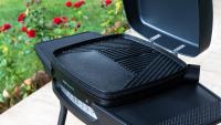 Barbacoa Eléctrica Cecotec Perfect Country 2000 EasyMove - 2000 W, Superficie Mixta y Antiadherente, Tapa Abatible, Termostato Regulable, Bandeja recogegrasas, Patas de Acero y Ruedas. - details 1