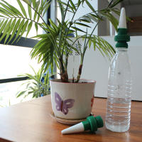 4pcs Dispositivos De Riego Para Plantas Automáticos Self Watering Spikes Estacas De Jardín Para Plantas En Macetas Ideal Para Vacaciones De Flores - details 2