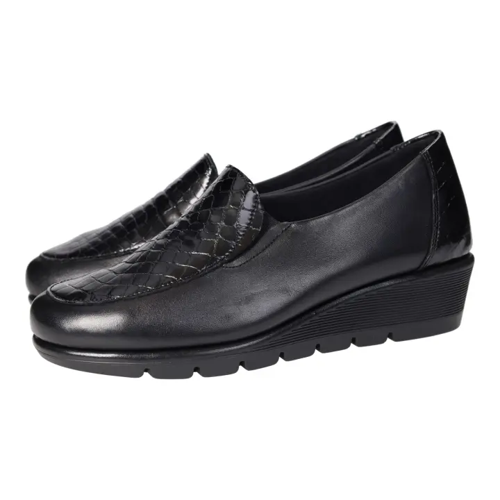 Zapatos Mocasín marca DOCTOR CUTILLAS para señora en color negro. Mocasines de piel señora, clásico con cuña, negro charol, piso de goma antideslizante, hechas en España por Doctor Cutillas - 1