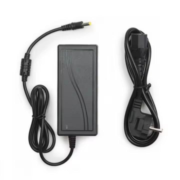 Alimentador 12V 5A. Cargador Transformador 220V AC a 12V DC y 5 amperios. TRICOM - 1