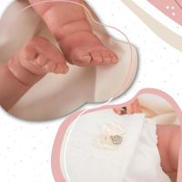 Muñeca Reborn Naroa de 45 cm con Manta y Muñequito, Bebé Realista con Extremidades de Vinilo y Cuerpo Blando Arias - details 6
