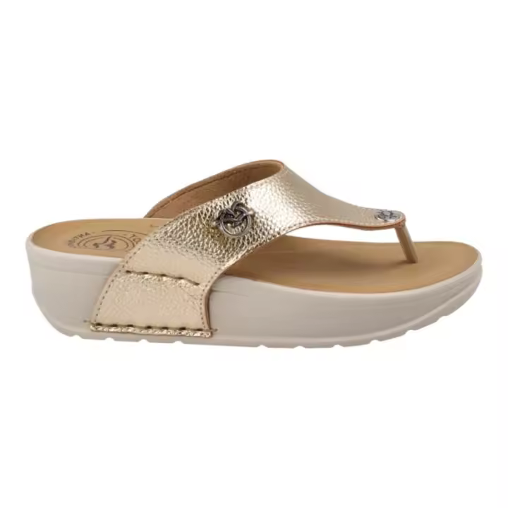 Shoes Sandalias marca Fly Flot para mujer en color oro - 1