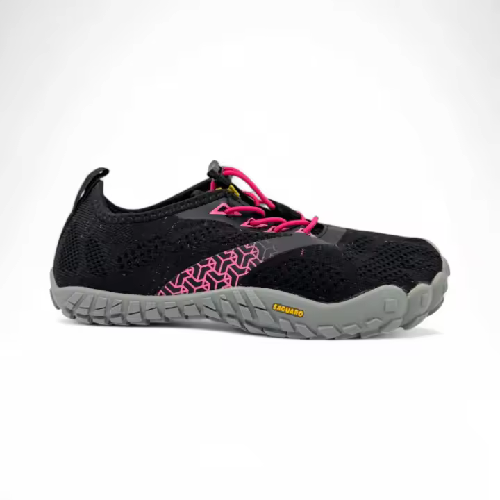 Zapatos marca Saguaro para mujer en color negro - 1