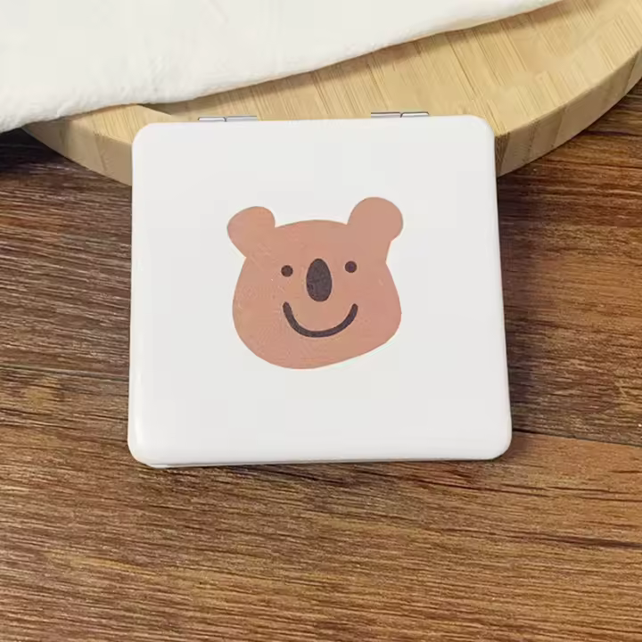 Espejo De Maquillaje Portátil Doble Cara Pequeño De Peluche Oso Cartoon Para Mujeres Herramientas De Cosméticos - 1
