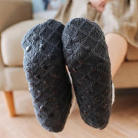 Calcetines De Piso Para Mujer En Color Sólido Talla Grande No Show Antideslizantes De Plush Coral Fleece Calientes Para Uso Doméstico - details 2