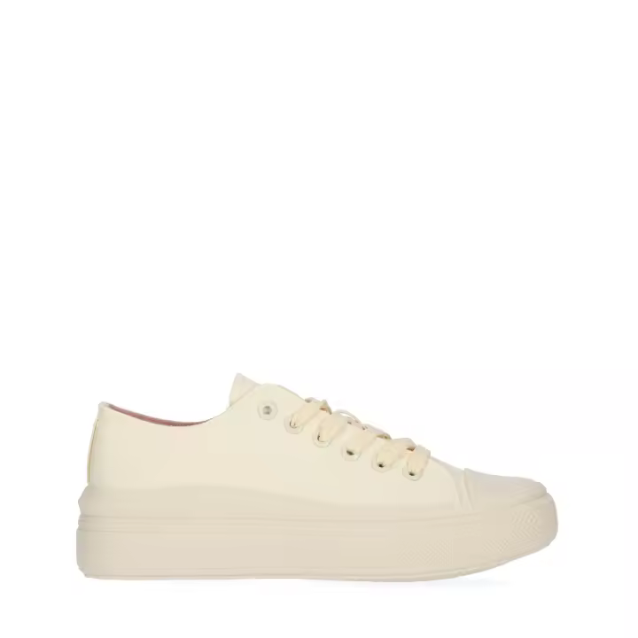 Zapatillas deportivas  de Chika10 . Suela plana y gruesa. Exterior de lona con puntera de goma. Cierre frontal con cordones y plantilla confort. - 1