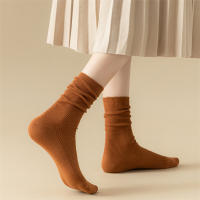 Calcetines De Mujer Estilo Coreano Medio Tubo Color Sólido Casuales Para Otoño E Invierno Calientes Calcetines De Piel - details 3