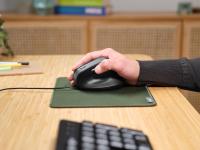 Ratón ergonómico Trust Bayo II, diseño vertical con ángulo de 57° que reduce la tensión, 6 botones, sensor ajustable (800-2400 ppp), compatible con Windows, macOS, Linux y Chrome OS, cable USB 1.5 m, 60% plástico reciclado. - details 2